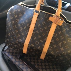Sold!!!’Louis Vuitton medium duffel bag.